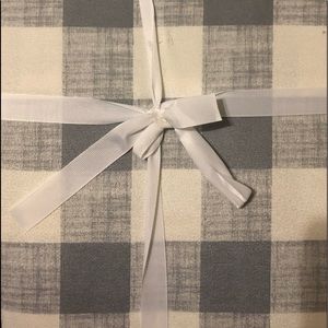 Laura Ashley Grey &White Checkered Buffalo Plaid Tablecloth